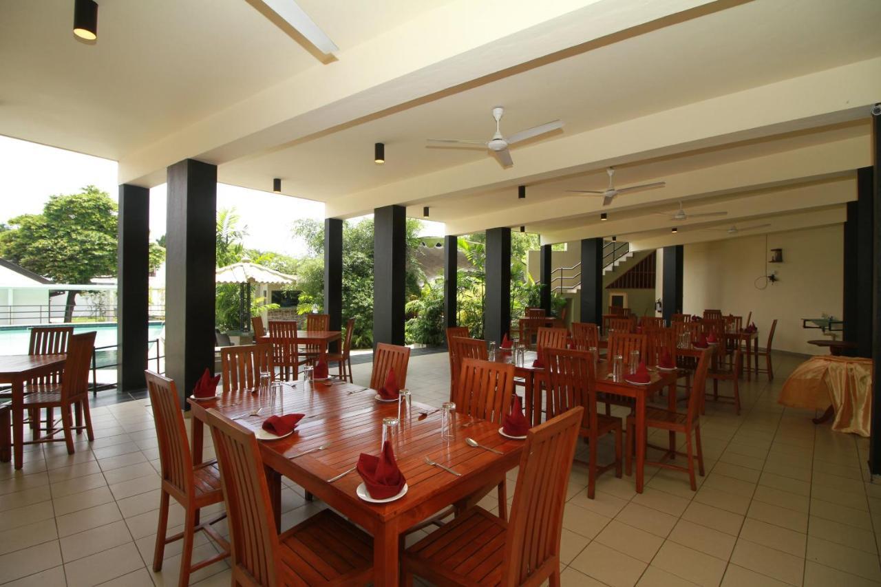 Garden Beach Hotel Калутара Экстерьер фото